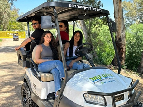 טיולי קלאב קאר בכפר בלום